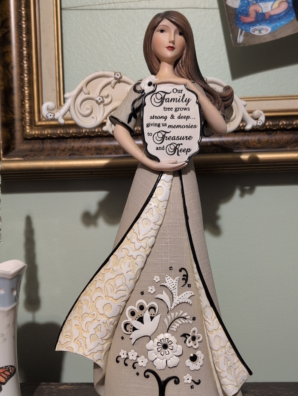 Angel Beige & Cream  Holds Sign Family Tree Grows Strong& Deep Modeles 88048